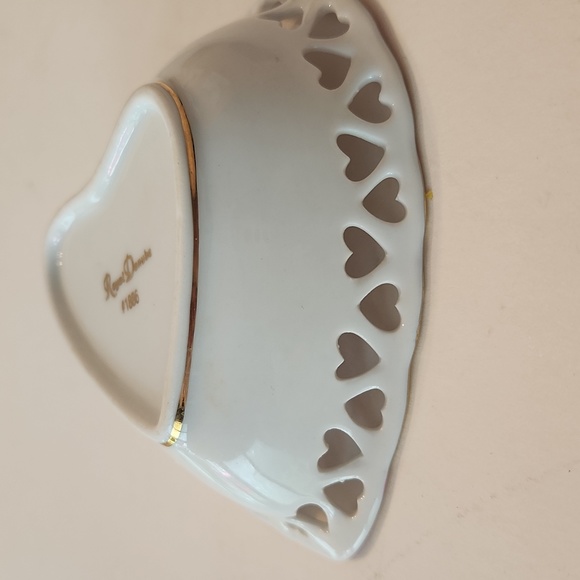 Hand Painted Royal Danube Heart-shaped ring bowl. - Picture 4 of 4